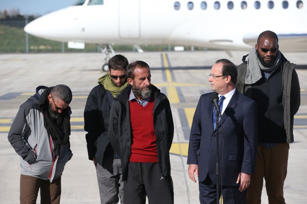 French President Francois Hollande welcomes the former hostages French President Francois Hollande welcomes the former hostages
