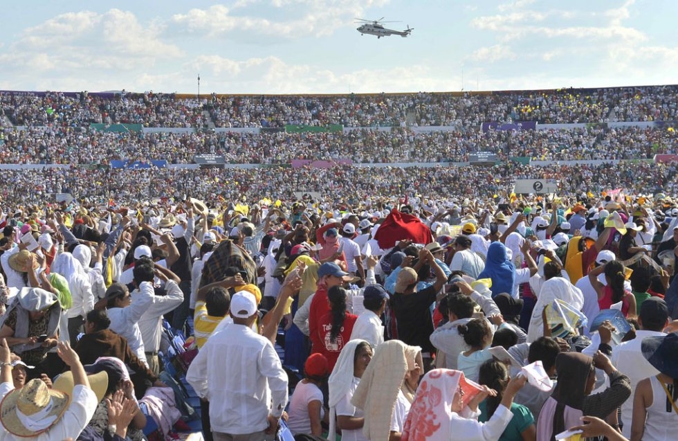 Pope Francis' helicopter lands at the Victor Manuel Reyna stadium in Tuxtla Gutierrez, Chiapas state, Mexico on February 15, 2016 Pope Francis' helicopter lands at the Victor Manuel Reyna stadium in Tuxtla Gutierrez, Chiapas state, Mexico on February 15, 2016