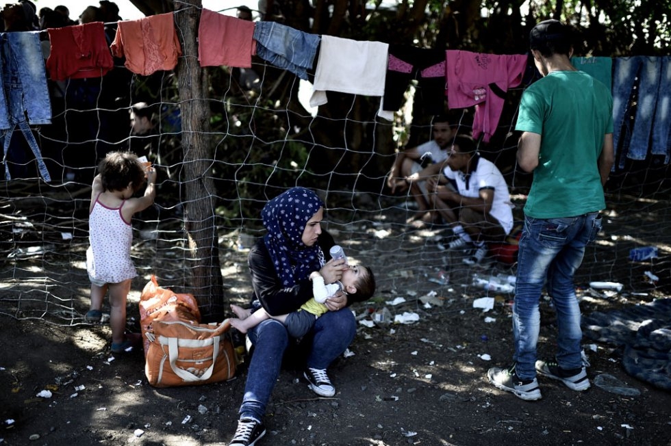 A mother feeds her child at a registration camp in Presevo as Syrian refugees and migrants arrived in Serbia on August 30, 2015 (AFP Photo / Aris Messinis) A mother feeds her child at a registration camp in Presevo as Syrian refugees and migrants arrived in Serbia on August 30, 2015 (AFP Photo / Aris Messinis)