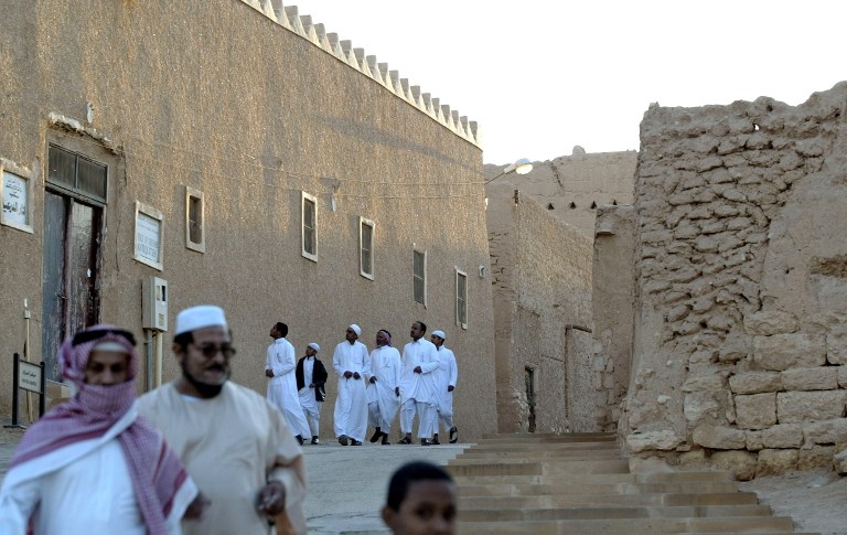 Saudi people in the town of al-Diriyah in 2006 Saudi people in the town of al-Diriyah in 2006