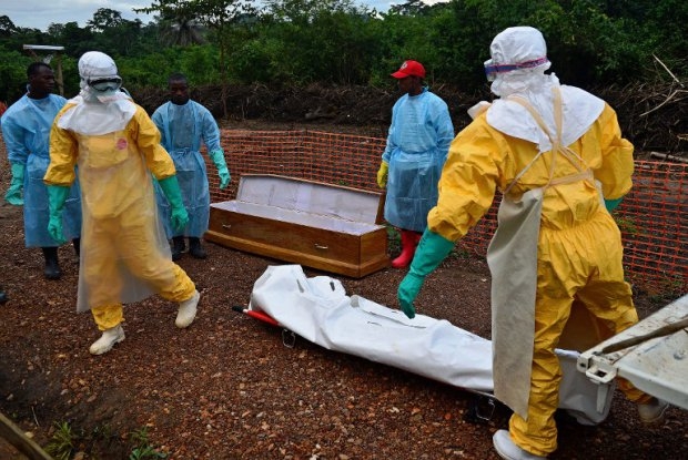 MSF medical workers carry the body bag of an Ebola victim in Kailahun, on August 14, 2014 MSF medical workers carry the body bag of an Ebola victim in Kailahun, on August 14, 2014
