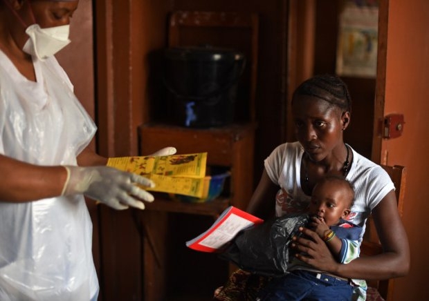 A mother is briefed by a nurse during a routine visit at the Mabella Community Health Centre in Freetown on November 14, 2014. (AFP PHOTO/ FRANCISCO LEONG) A mother is briefed by a nurse during a routine visit at the Mabella Community Health Centre in Freetown on November 14, 2014. (AFP PHOTO/ FRANCISCO LEONG)
