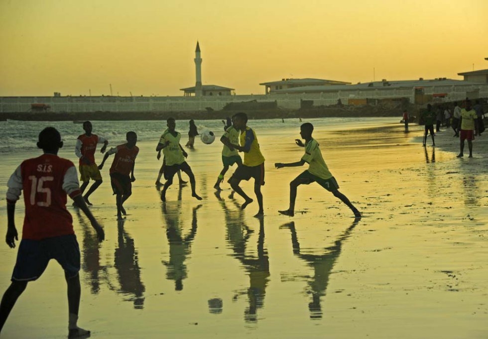 Somalis play football as the sun sets on August 11, 2015 at Lido Beach in Mogadishu (AFP Photo / Mohamed Abdiwahab) Somalis play football as the sun sets on August 11, 2015 at Lido Beach in Mogadishu (AFP Photo / Mohamed Abdiwahab)
