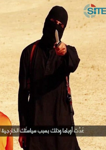 An image grab taken from a video released by IS jihadists on September 2, 2014 shows a masked militant speaking to the camera before beheading US reporter Steven Sotloff An image grab taken from a video released by IS jihadists on September 2, 2014 shows a masked militant speaking to the camera before beheading US reporter Steven Sotloff
