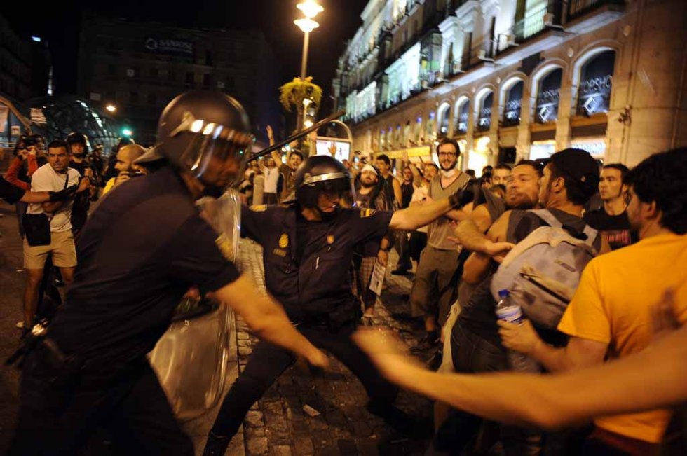 Demonstrators and police clash in Puerta del Sol in 2011. Demonstrators and police clash in Puerta del Sol in 2011.