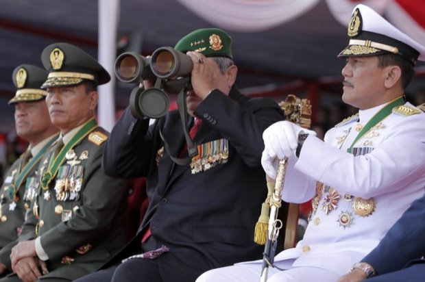 Outgoing Indonesian President Susilo Bambang Yudhoyono looks through binoculars a military parade during the celebration of the 69th anniversary of the Indonesian armed forces in Surabaya on October 7, 2014 Outgoing Indonesian President Susilo Bambang Yudhoyono looks through binoculars a military parade during the celebration of the 69th anniversary of the Indonesian armed forces in Surabaya on October 7, 2014