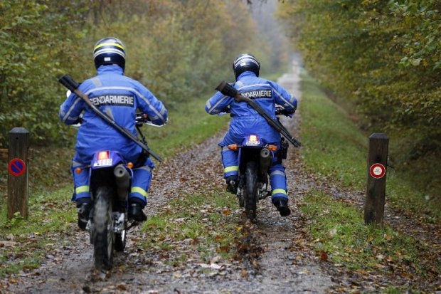 French gendarmes join the search for the 'tiger' French gendarmes join the search for the 'tiger'