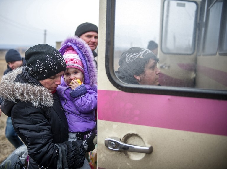Refugees from Debaltseve get into buses in Artemivsk to escape shelling on February 5, 2015 Refugees from Debaltseve get into buses in Artemivsk to escape shelling on February 5, 2015
