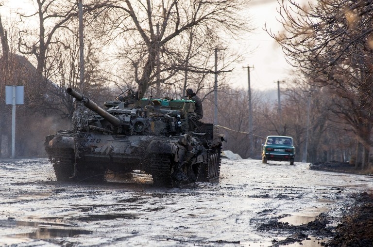 An armoured vehicle pulls an Ukrainian T-72 tank after it was damaged during combat in the villige of Horlivka on February 4, 2015 An armoured vehicle pulls an Ukrainian T-72 tank after it was damaged during combat in the villige of Horlivka on February 4, 2015