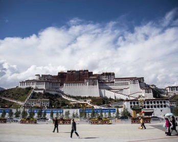 This picture taken on September 11, 2016 shows tourists in front of the iconic Potala Palace in the regional capital Lhasa, in China's Tibet Autonomous Region. 