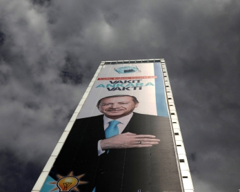 A giant electoral poster displaying Turkish President Recep Tayyip Erdogan is pictured on June 19, 2018 in Ankara, ahead of June 24the Turkish presidential and parliamentary elections.     / AFP PHOTO / ADEM ALTAN