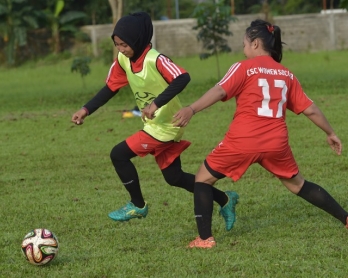 FBL-INDONESIA-FEATURE-WOMEN