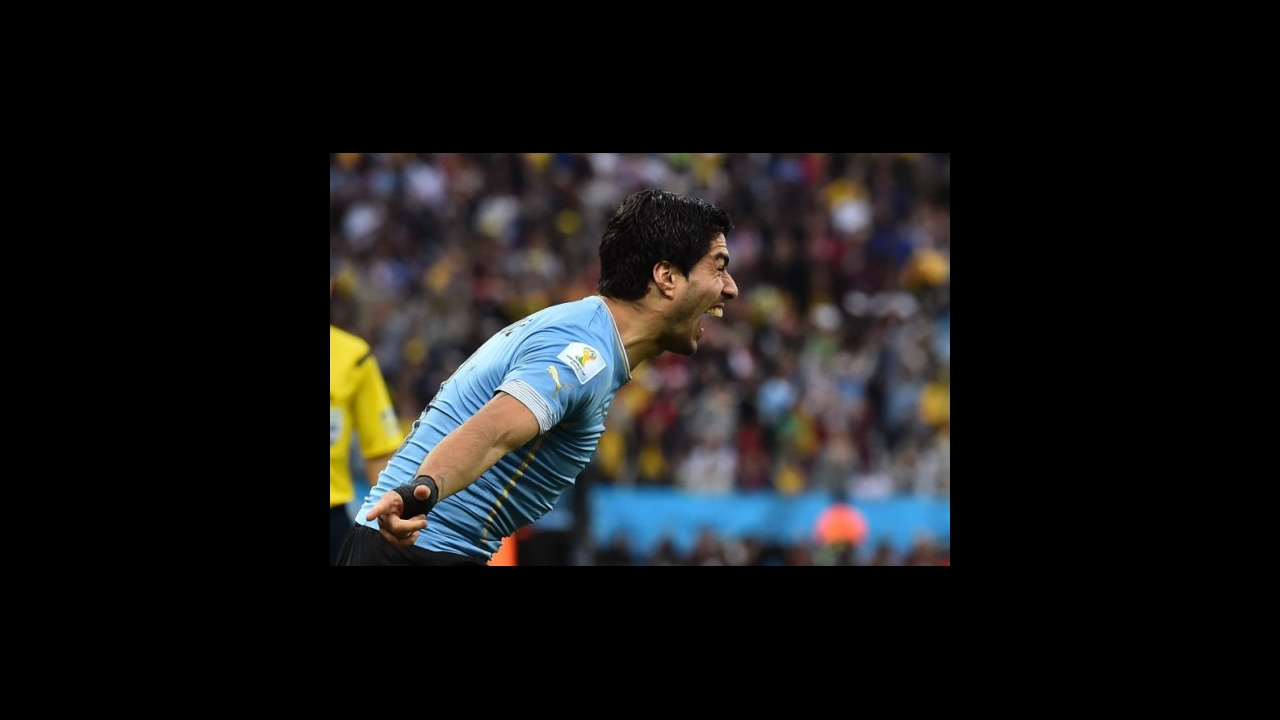 31 July 2022, Uruguay, Montevideo: Luis Suarez (M) at his